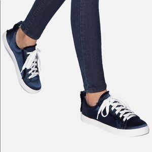 Bennie Navy Sneakers